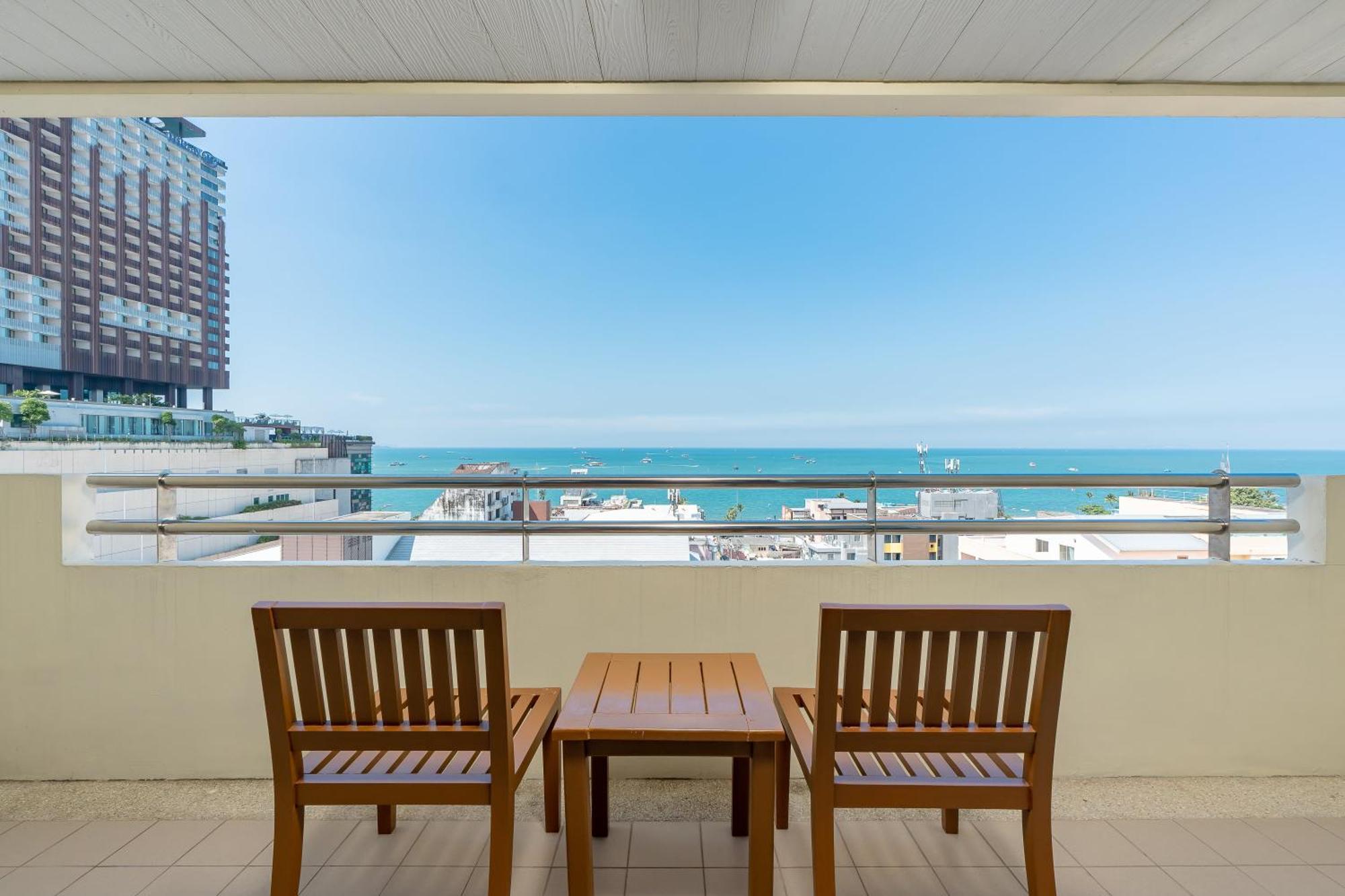 Sunshine Hotel & Residences Pattaya Exterior photo